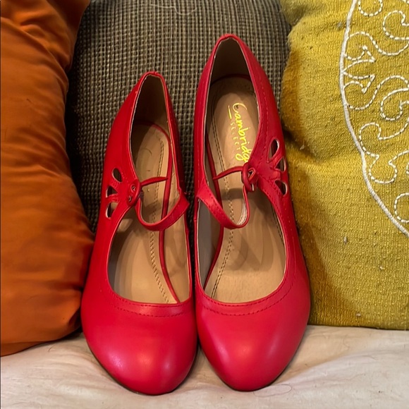 Elegant Red Mary Jane Heels - Picture 2 of 2